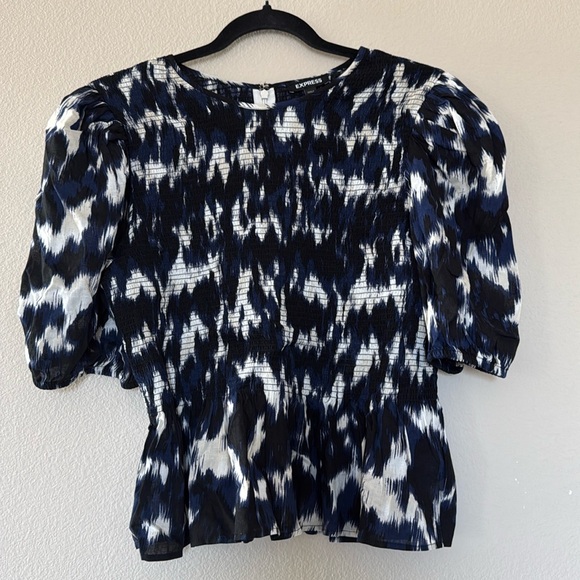 Express Floral Smocked Cream and Blue Puff Sleeve Linen Blouse| Large - Picture 2 of 6